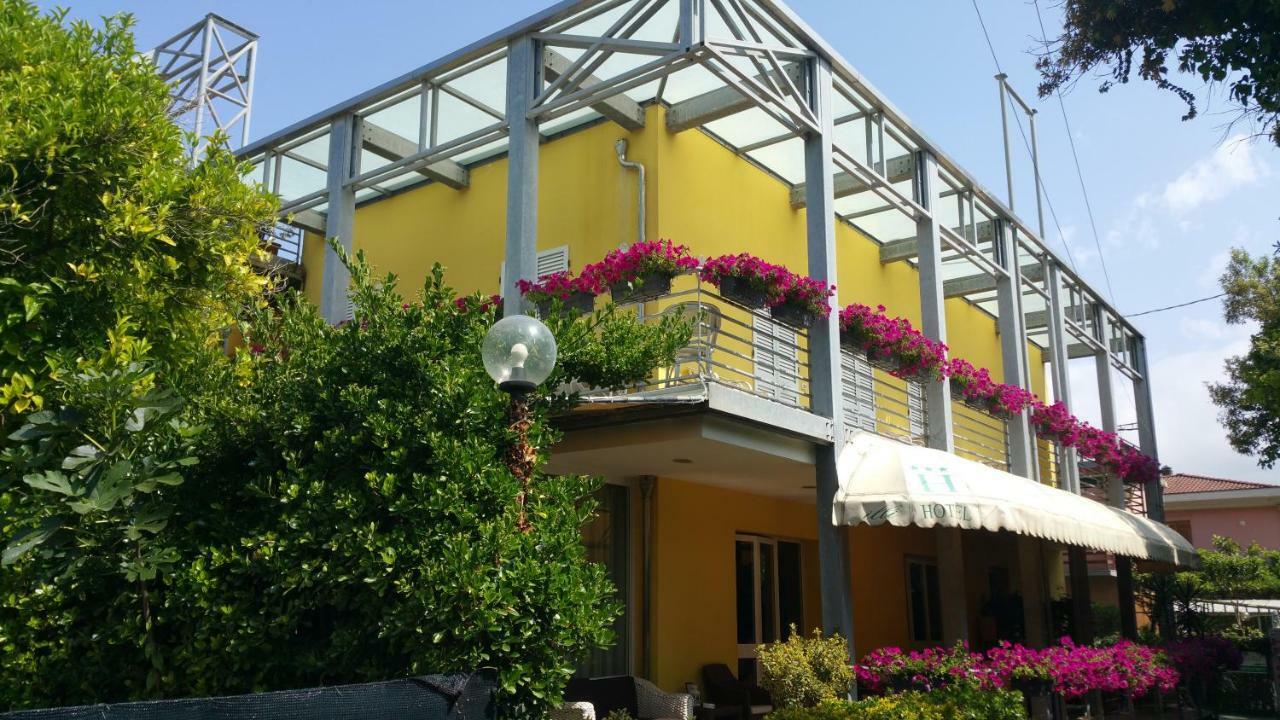 Hotel Illi Marina di Massa Εξωτερικό φωτογραφία